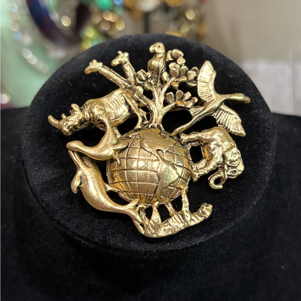 Vintage Zoo Animal World Brooch Safari Figural Elephant Whale Bird Giraffe Earth